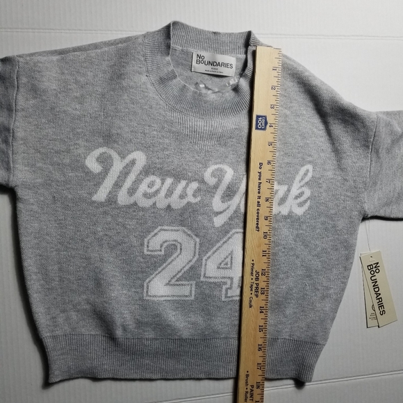 NWT NO BOUNDARIES WOMEN'S GRAY WITH WHITE SWEATER SIZE XS - Picture 6 of 13
